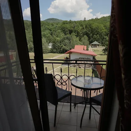 ельдорадо Bed & Breakfast Solochin